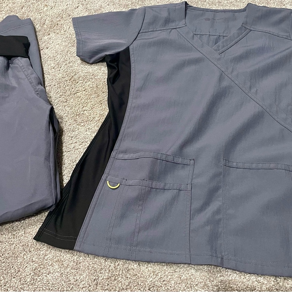 Gray Scrub Top and Pants Set- small